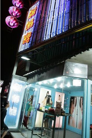 Incredible Taiwanese culture - Betel nut girls (53 pics)