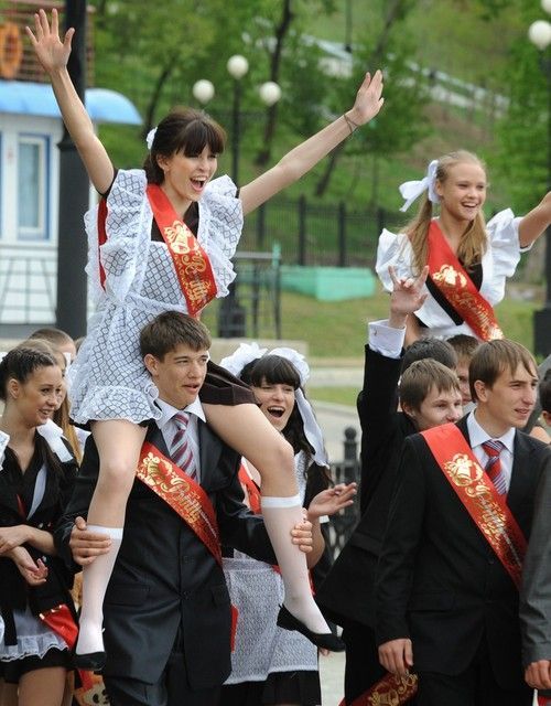 How Russian youth celebrates their graduation day (60 pics)