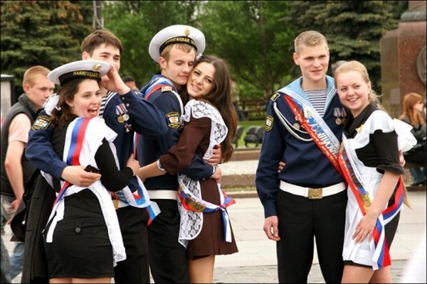 How Russian youth celebrates their graduation day (60 pics)