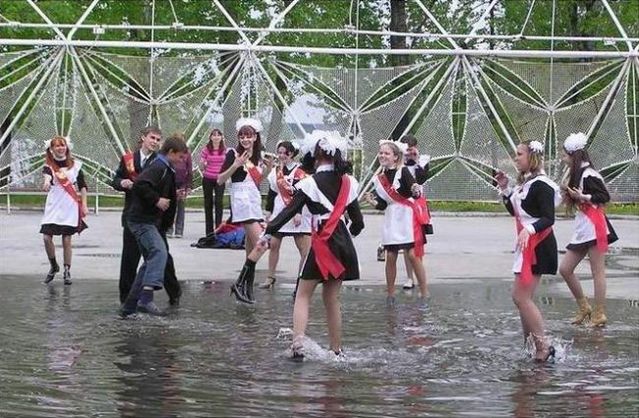 How Russian youth celebrates their graduation day (60 pics)