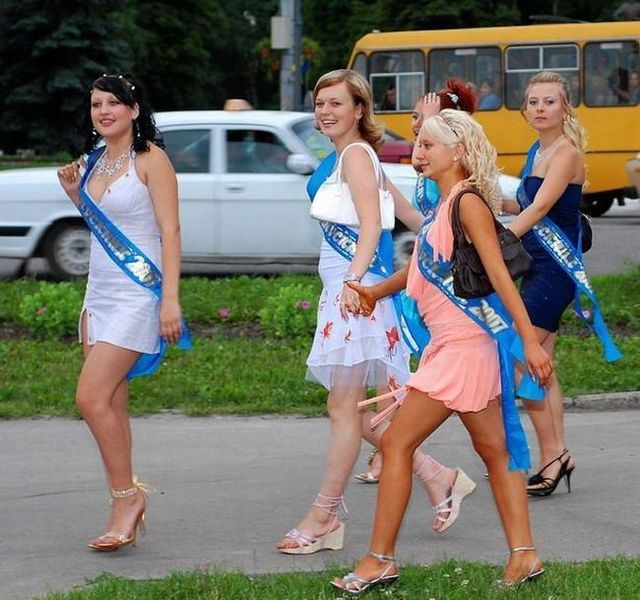 How Russian youth celebrates their graduation day (60 pics)