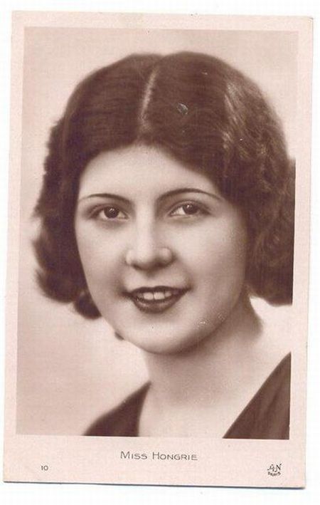 Former beauty contest participant (13 pics)