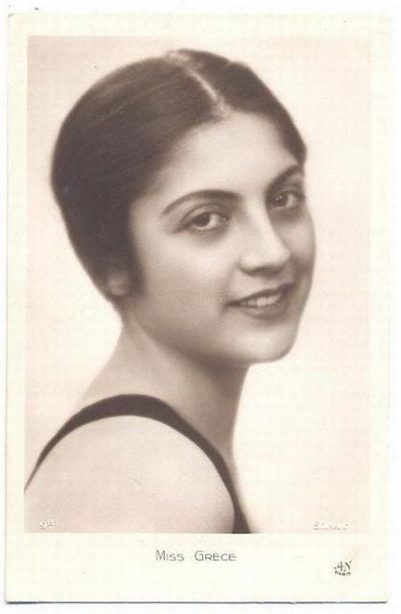 Former beauty contest participant (13 pics)