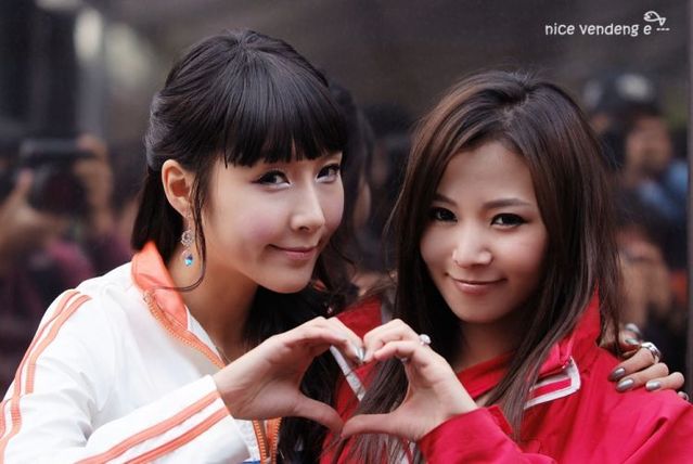 How they pose in Asia (64 pics)