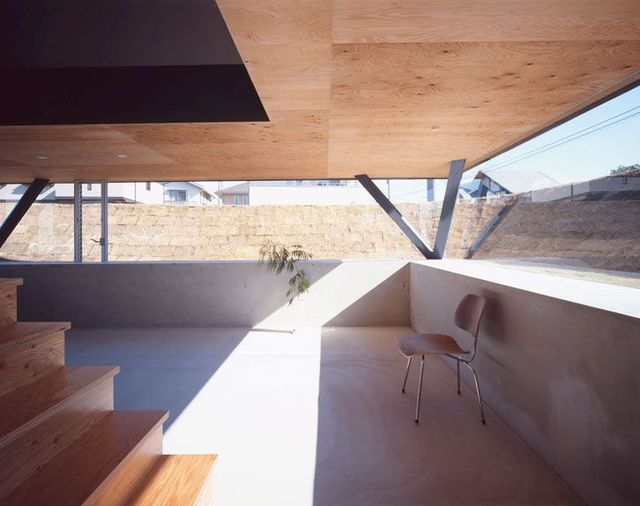 Jet black pyramid as home in Saijo, Hiroshima (18 pics)