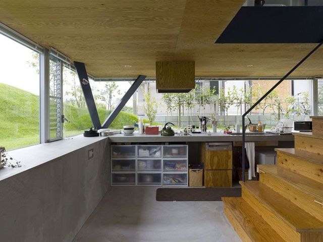 Jet black pyramid as home in Saijo, Hiroshima (18 pics)