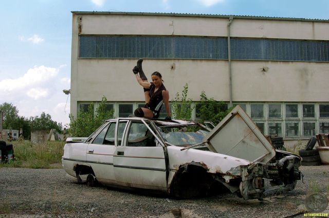 Action girl (30 pics)