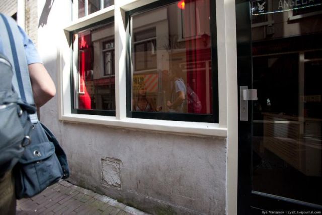 Red lights street (28 pics)