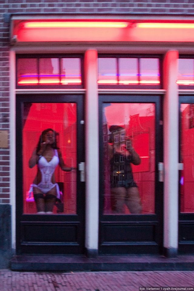 Red lights street (28 pics)