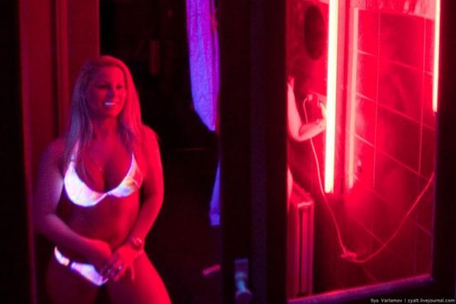Red lights street (28 pics)