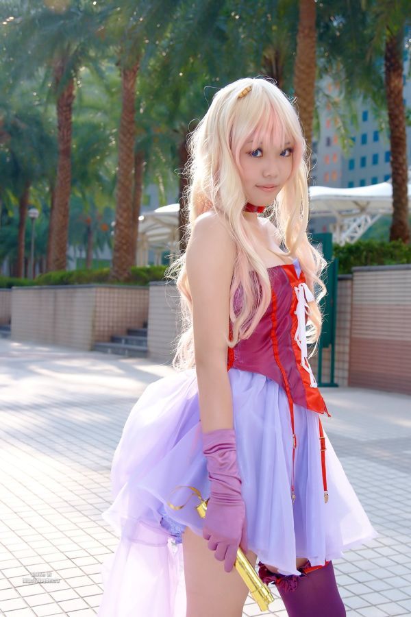 Pretty Asian girl shows us how to cosplay! (32 pics)