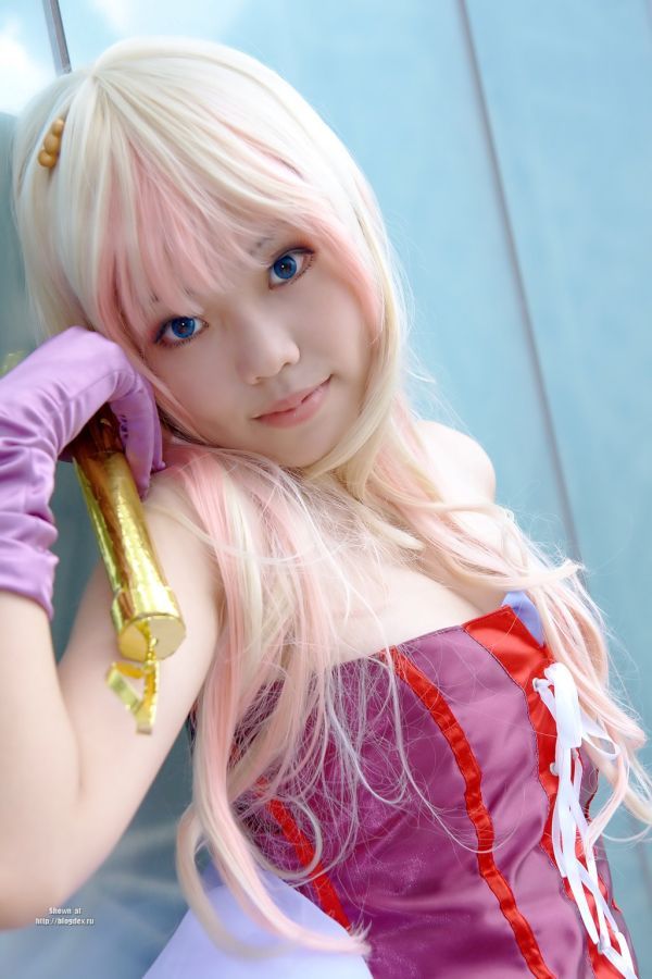 Pretty Asian girl shows us how to cosplay! (32 pics)