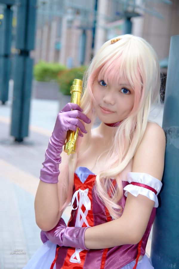 Pretty Asian girl shows us how to cosplay! (32 pics)