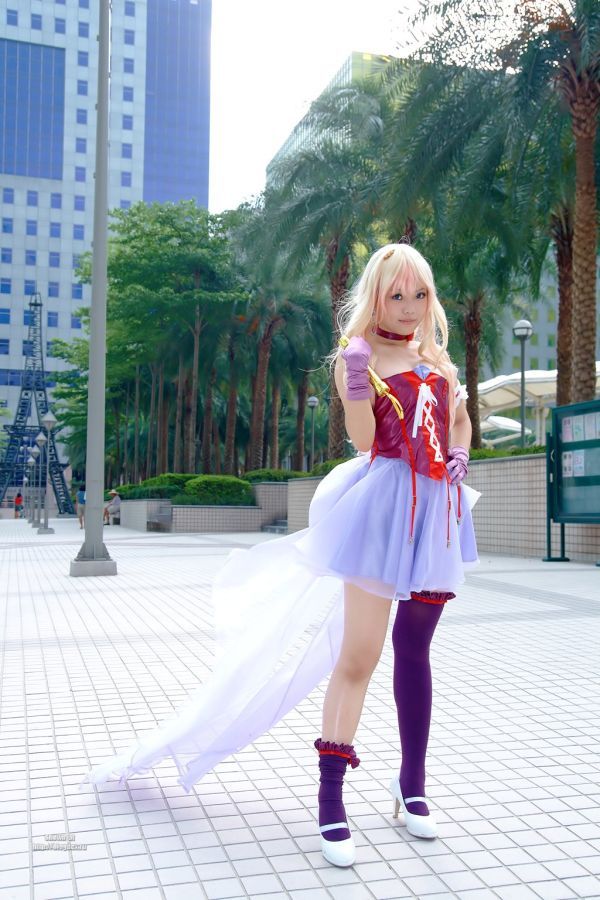 Pretty Asian girl shows us how to cosplay! (32 pics)