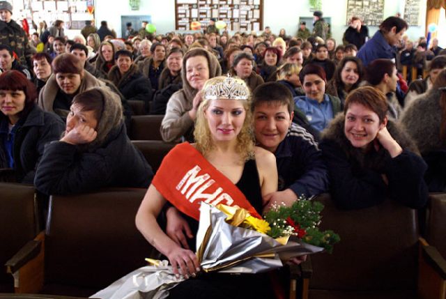 Inside look at prison pageants (15 pics)