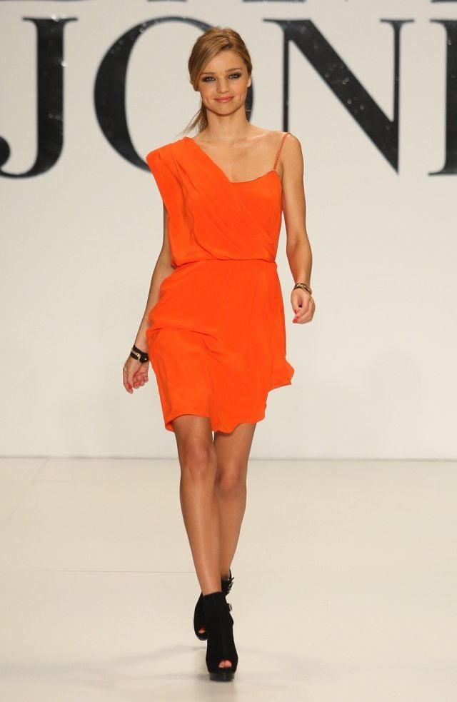 Miranda Kerr at a fashion show in Melbourne (19 pics)