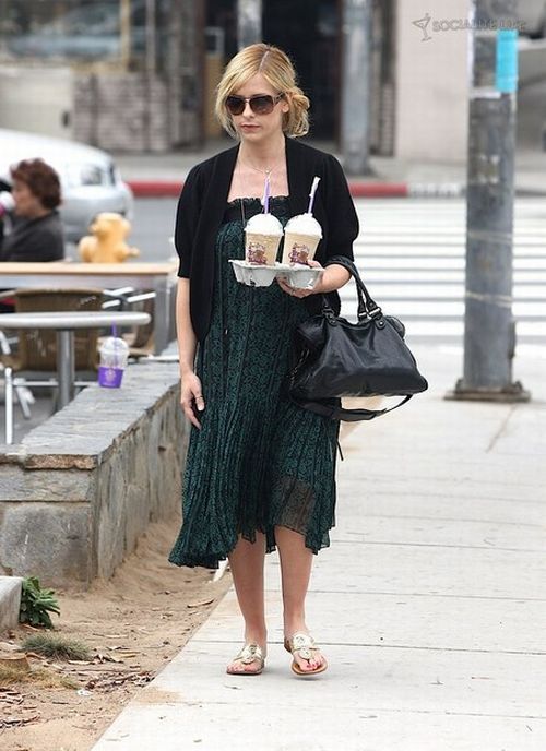 Sarah Michelle Gellar is very pregnant ;) (13 pics)