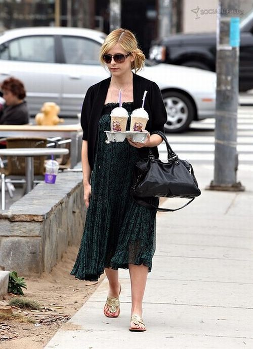 Sarah Michelle Gellar is very pregnant ;) (13 pics)
