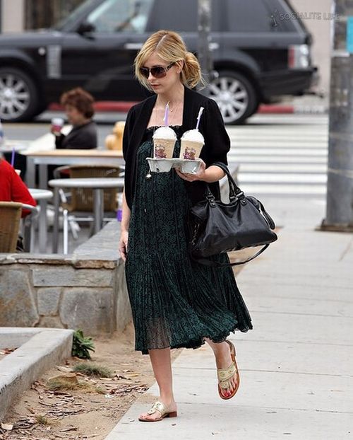 Sarah Michelle Gellar is very pregnant ;) (13 pics)