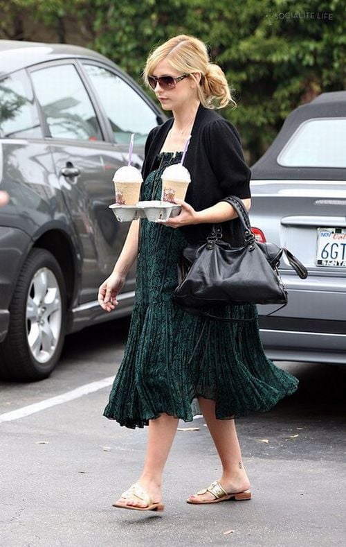 Sarah Michelle Gellar is very pregnant ;) (13 pics)