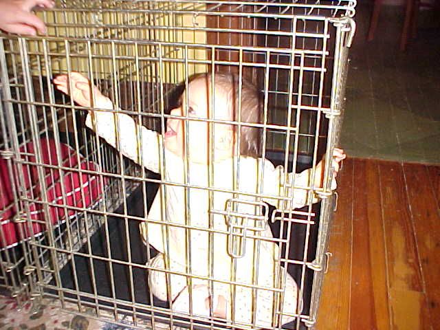Children in cages (30 pics)
