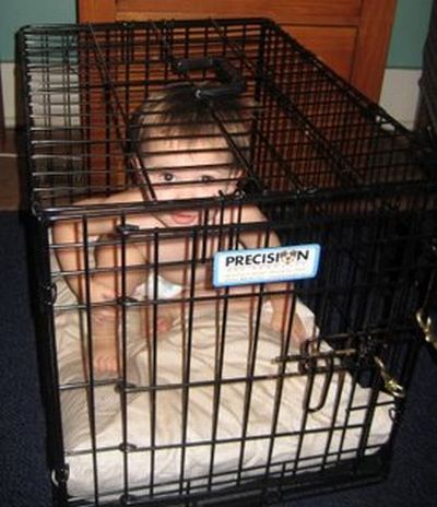 Children in cages (30 pics)