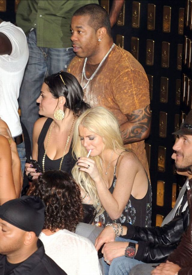 Lindsay Lohan is a mess (6 pics)