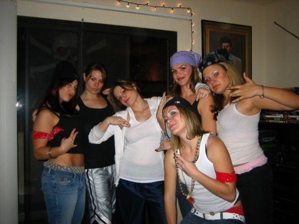 Girls and Gangsta Style. How Do Like It? (47 pics)