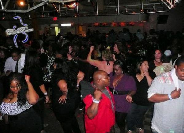 Night Clubs for Overweight People (20 pics)