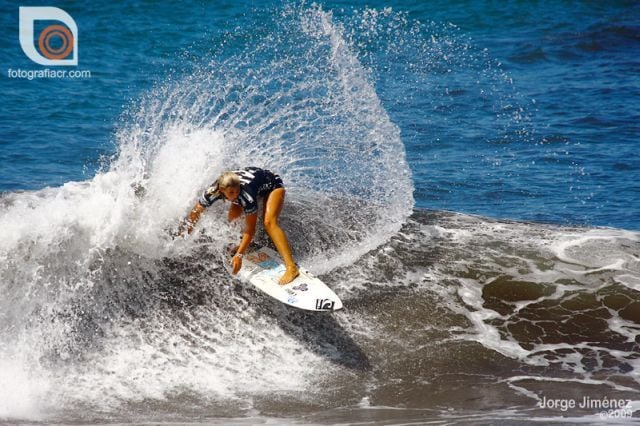 Gliding on the Waves (34 pics)