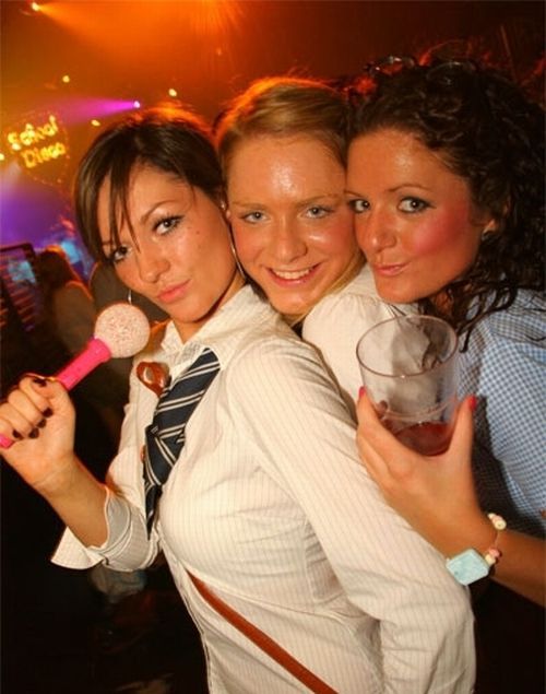 Sexy Girls from School Disco (100 pics)