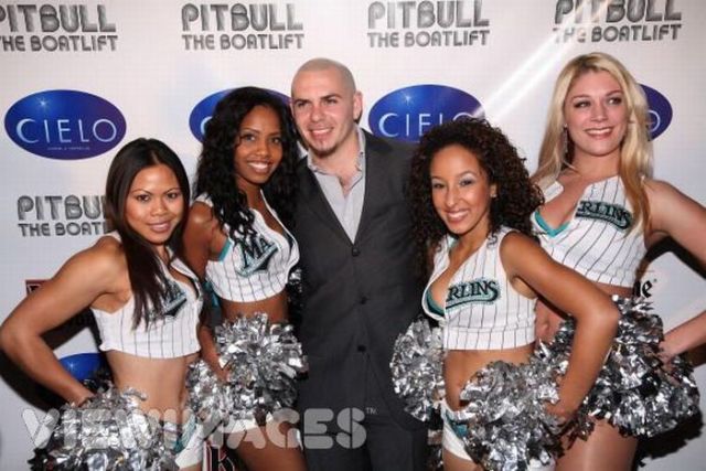 Compilation of Hot Cheerleaders (32 pics)