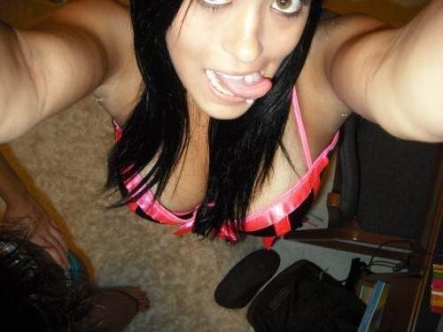 Pretty Girl Has a Problem with Her Tongue (11 pics)