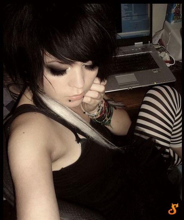Do Emo Girls Appeal You? (75 pics)