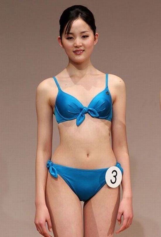 Miss Japan 2010. From Kimonos to Bikinis (9 pics)
