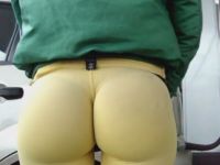 Now That’s a Real Skin-Tight Pants (2.3 Mb)