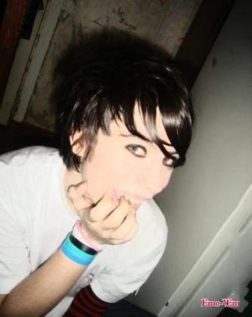 Hot Emo Boys (49 pics)