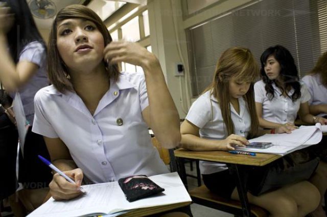 University for Ladyboys (18 pics)
