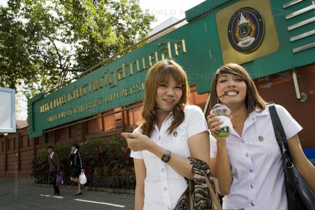 University for Ladyboys (18 pics)