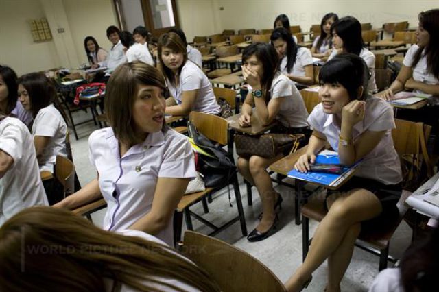 University for Ladyboys (18 pics)
