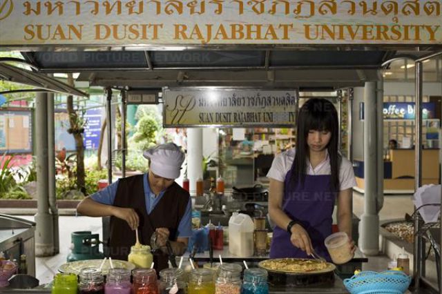 University for Ladyboys (18 pics)