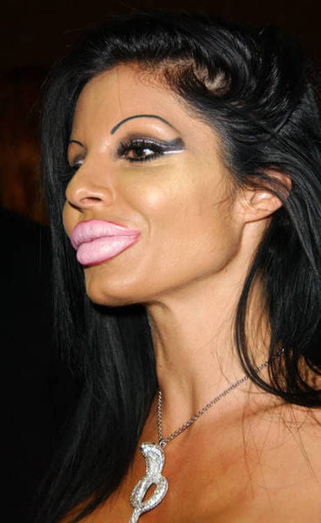 “Monster” Smile (16 pics)