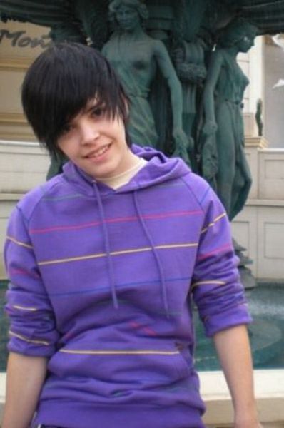 Is It Justin Bieber or a Lesbian Looking Like Him? (25 pics) Is It Justin Bieber or a Lesbian Looking Like Him? (25 pics)