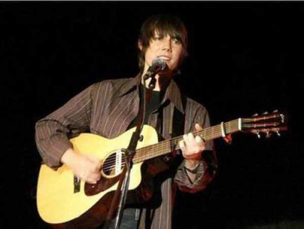 Is It Justin Bieber or a Lesbian Looking Like Him? (25 pics)