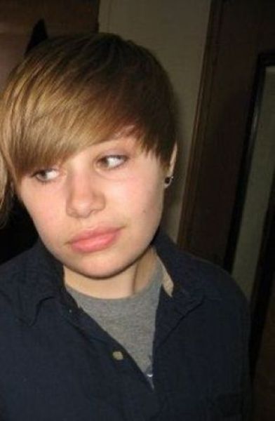 Is It Justin Bieber or a Lesbian Looking Like Him? (25 pics)