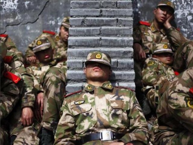 People Sleeping Everywhere (40 pics)