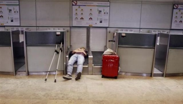 People Sleeping Everywhere (40 pics)
