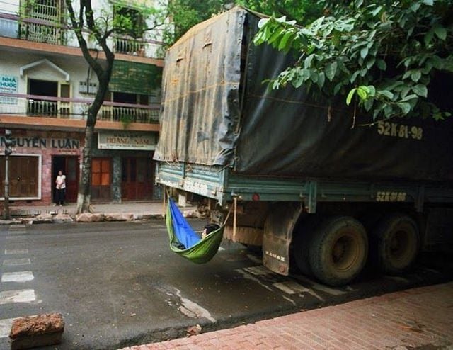 People Sleeping Everywhere (40 pics)