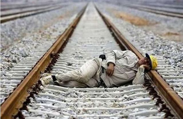 People Sleeping Everywhere (40 pics) People Sleeping Everywhere (40 pics)