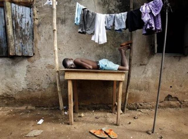 People Sleeping Everywhere (40 pics)